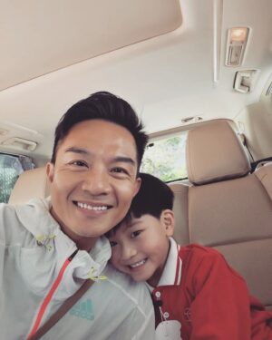 Jack Wu Instagram - 今日接放學特別高興
我有理由相信係因為唔使帶口罩.......
#波爺放學 #Jaydenwu
@threewuboss