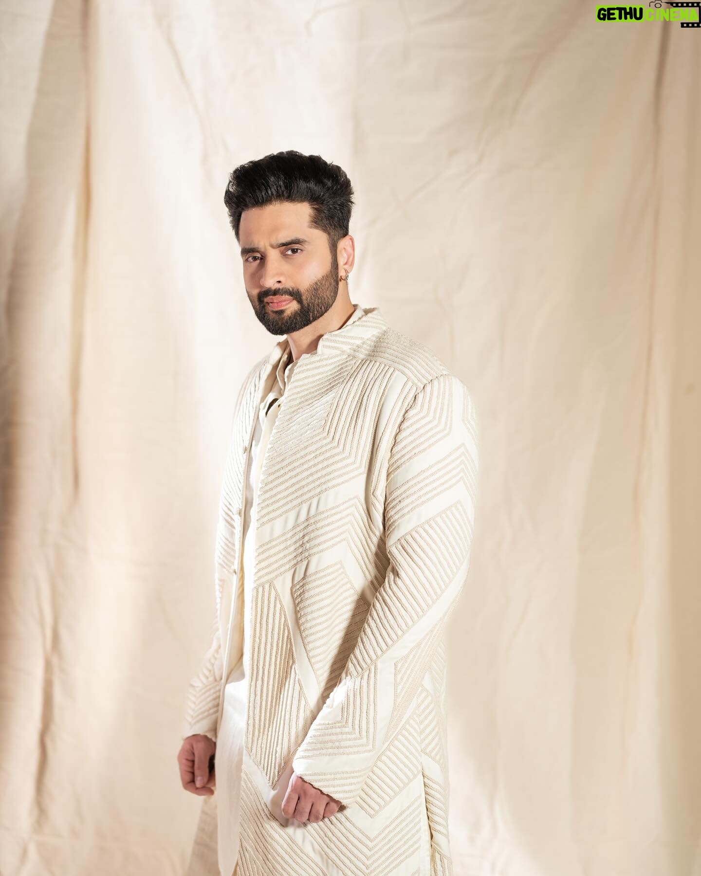 Jackky Bhagnani - 282.5K Likes - In sync with my Partner-in-style! ❤️
Outfit @kunalrawalofficial
Styled by @anshikaav
Assisted by @bhatia_tanisha
Hair by @luv_hans77
Shot by @deepak_das_photography