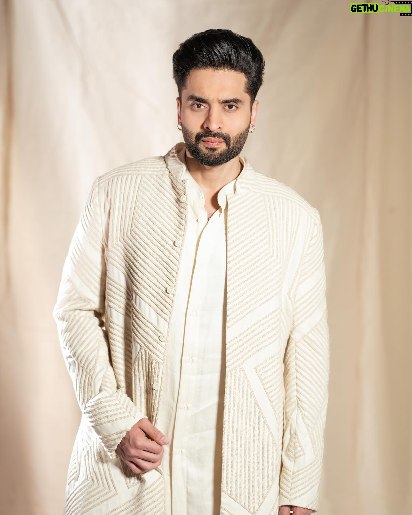 Jackky Bhagnani - 282.5K Likes - In sync with my Partner-in-style! ❤️
Outfit @kunalrawalofficial
Styled by @anshikaav
Assisted by @bhatia_tanisha
Hair by @luv_hans77
Shot by @deepak_das_photography