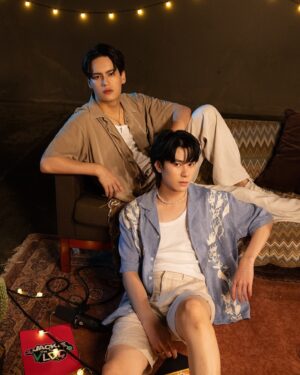 Jackrin Kungwankiatichai Instagram - ON THE VOX.05 OUT NOW!😆
ในที่สุดก็ได้ร้องเพลงกับพี่ไอซ์สักที แจ๊คกี้กับพี่ไอซ์คุยกัน บอกอยากร้องเพลงด้วยกันตั้งนานแล้ว ดีใจมากๆที่ได้กลับมาร้องเพลงกับพี่อีกครั้ง ขอบคุณพี่ไอซ์มากๆที่มาออกรายการด้วยกันนะฮะ ยังคงสนุกสนานเหมือนเดิม รอบนี้แจ๊คกี้กับพี่ไอซ์ได้เลือกเพลง “เผื่อวันไหนเธอจะกลับมา” ของ @guncharlieee มาร้องใน EP. นี้ ส่วนตัวชอบเพลงนี้มากๆ อยู่แล้ว เนื้อเพลงแต่งมาดีมากๆเลยคับ และด้วยเนื้อหาที่มันเจ็บจี๊ดบวกกับเนื้อเสียงพี่ไอซ์ที่ผมว่าร้องเข้ากับเพลงนี้มากๆ ทำให้สื่อสารเพลงนี้ออกมาได้แบบ… อื้มมนั่นแหละ5555 ยังไงทุกคนสามารถเข้าไปฟังกันได้แล้วนะครับที่ YouTube : OTH Entertainment อย่าลืมกดไลค์ กดแชร์ กดซับ กันเยอะๆ นะคร้าบ🫶🏻🖤🥹