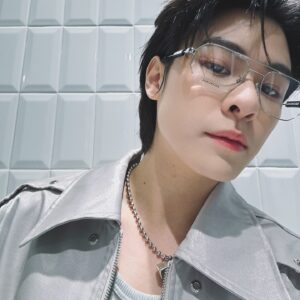 Jackrin Kungwankiatichai Instagram - วันนี้มาในลุคหนุ่มเนิร์ด🥸