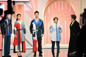Jacob Hsiao Instagram - 女人我最大「台北時裝週」單元花絮側拍

跟 @storywear_continues 設計師Kuan Kuan小聊一下，除了秉持零廢料的理念外，印象最深就是她對我說：
「Jacob也很支持pride，這很棒，謝謝你一同推廣友善的社會」
原來每年10月StoryWear都會舉辦品牌發表會，主題時不時提及多元性別光譜，致力推廣平權；有一個環保及平權意識的設計師為台灣時裝界不斷注入創意，希望更多人能看見台灣設計師的用心與才華！