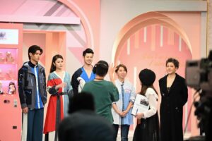 Jacob Hsiao Instagram - 女人我最大「台北時裝週」單元花絮側拍

跟 @storywear_continues 設計師Kuan Kuan小聊一下，除了秉持零廢料的理念外，印象最深就是她對我說：
「Jacob也很支持pride，這很棒，謝謝你一同推廣友善的社會」
原來每年10月StoryWear都會舉辦品牌發表會，主題時不時提及多元性別光譜，致力推廣平權；有一個環保及平權意識的設計師為台灣時裝界不斷注入創意，希望更多人能看見台灣設計師的用心與才華！