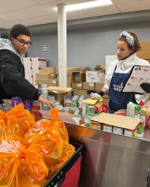 Jaden Michael Instagram - This Holiday season, see if you can donate some time and give back. I joined @FeedingAmerica and @FoodBank4NYC to help package meals for local community members to enjoy ahead of the holidays. Join the movement to help end hunger at feedingamerica.org/holiday 

Thank you @feedingamerica @foodbank4nyc 
Pusimos una bachata ahi pa que trabajamos fuerte. 
 @sheisdash gozamos 🇩🇴