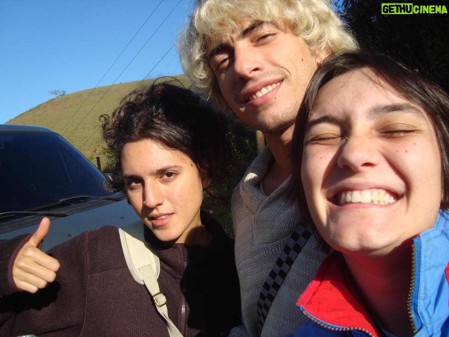 Jaffar Bambirra - 1.9K Likes - Poo essa foto é muito lindinha haha
Hoje acordei e mandei mensagem pra essas duas. É muito bom saber que aquilo que a gente queria e trabalhou tanto, ta tomando forma. Era um trio, era pra ser um trio e agora é isso, num dá pra tirar, nem por, não tem um mais e outro menos, tem nós só.
Amo vocês,
meu trisal favorito.
E um agradecimento gigante pra a 4ª pessoa desse trisal: @estrela que potencializou esse encontro, sem você também não tinha
@leandraleal e @bruno_safadi os melhores que temos.
Daqui a uma semana, dia 06/07 tem os últimos 5 episódios de @avpfserie no @globoplay ✨
@colunapatriciakogut
@zean.bravo
🙏