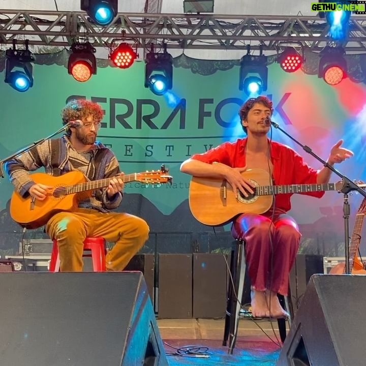 Jaffar Bambirra - 1.7K Likes - o menino que nunca amou foi amar lá nas terras de cachoeiras de macacu ✨
que delícia foi tocar nessa cidade que é como uma segunda casa pra mim, obrigado @serrafolk pelo convite, pelo evento e por juntar uma galera tão talentosa!
um agradecimento especial a @pedrobotafogo que me acompanha tão lindamente no palco, @tiagodeam meu produtor, @darliveira pelo figurino incrível e @nadiabambirra pela parceria 🤍
