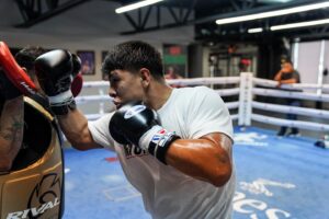 Jaime Munguia Instagram - Estamos de vuelta. 🥊
.
.
.
.
.
.
.
📸 : @angelrm04