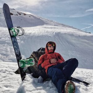 Jaime Olías Instagram - Pañum! 🏂🏂🔫 #snowboarding #aquítodocasual #snow #sierranevada @rodrigotrinquete 📸