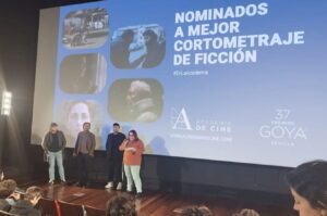 Jaime Olías Instagram - Estamos nominados a los Goya. Yo y el resto de los fabulosos compañeros que me han acompañado en este año y medio de viaje. 

Es fuerte escribirlo: nominado a los Goya. Qué locura.

Quedan solo dos días de votación para los academicos. Así que si alguno me lee, y le apetece valorarlo, los guapos y guapas de la foto lo agradecerán mucho.

Os dejo algunas fotos random que tengo en el móvil. La última es una foto de familia de todos los nominados. La pongo porque es como un buscar a Wally. Quien me encuentre, premio.

Gracias