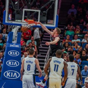 Jakob Pöltl Instagram - @delonwright real bounce🔝😂