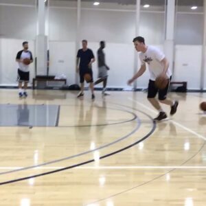 Jakob Pöltl Instagram - Out here working 🏀