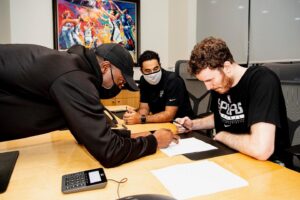 Jakob Pöltl Instagram - 3 more years ✍🏼 #GSG