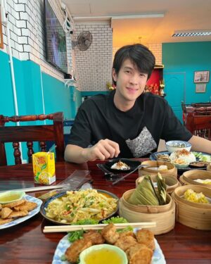 James Ma Instagram - 🥟 🍲  ร้านนี้อร่อยครับ Ho Sek 😬

FB : ร้านอาหาร มงก๊ก ภูเก็ต 
https://www.facebook.com/profile.php?id=61553238134747&mibextid=ZbWKwL

Tiktok : @mongkokphuket