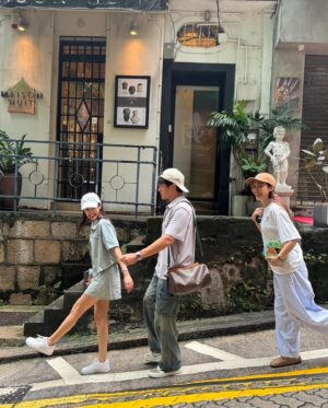 James Ma Instagram - Field trip with teacher 😬