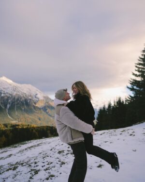 Jamie Birrell Instagram - Let’s make it a december to remember ❄️✨🤍🫶🏻

#snow #couple #snowphotoshoot #couplegoals #switzerland
