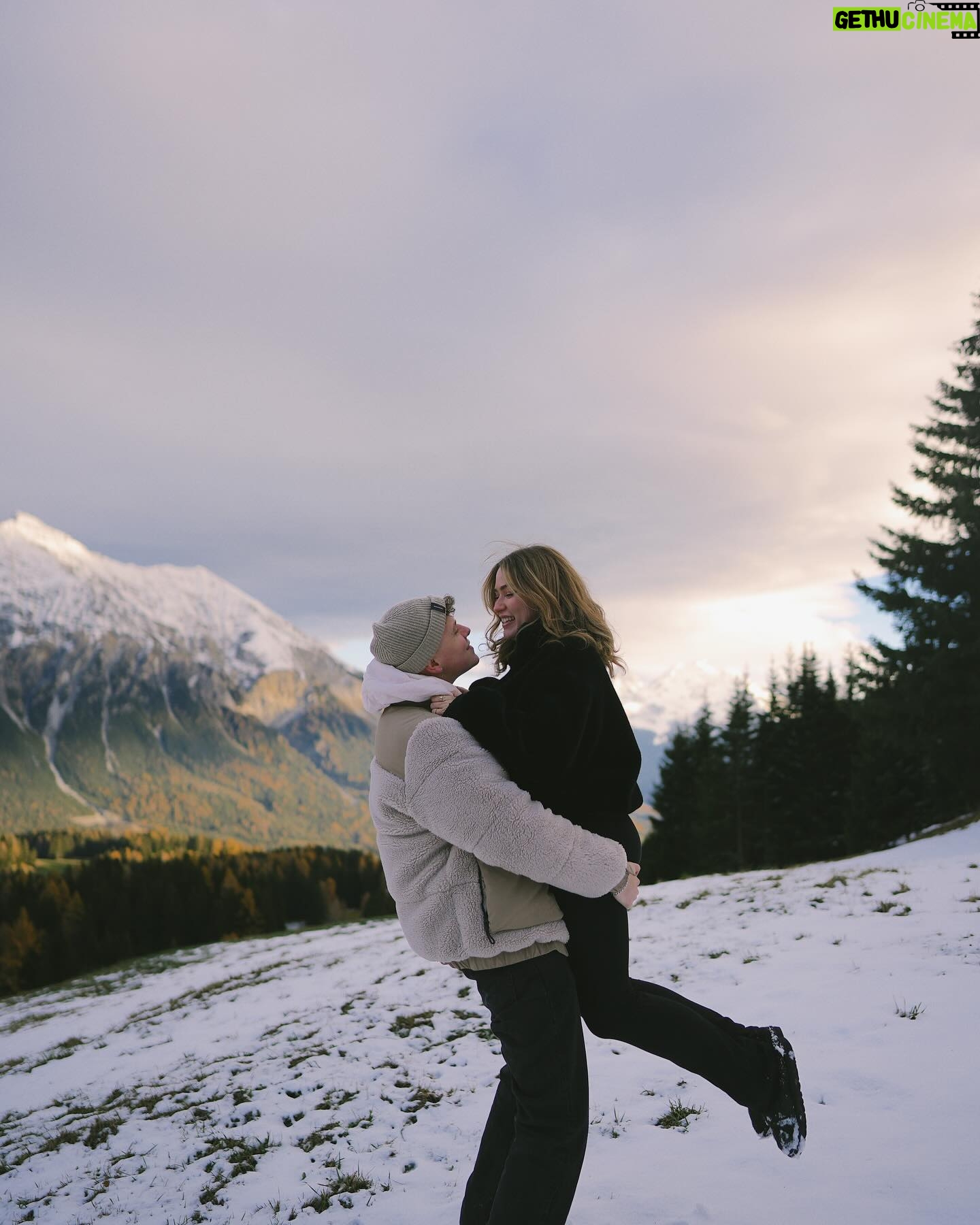 Jamie Birrell - 25.3K Likes - Letās make it a december to remember āļøāØš¤š«¶š»
#snow #couple #snowphotoshoot #couplegoals #switzerland