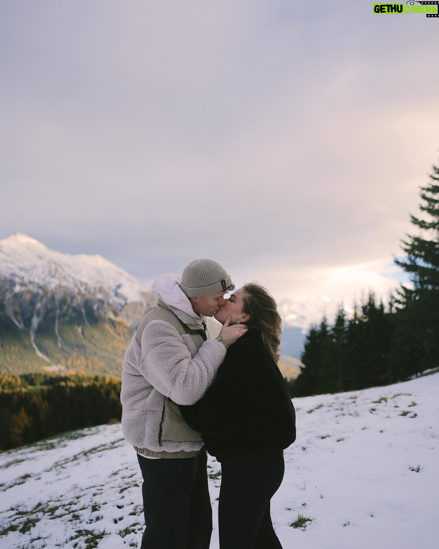 Jamie Birrell - 25.3K Likes - Letās make it a december to remember āļøāØš¤š«¶š»
#snow #couple #snowphotoshoot #couplegoals #switzerland