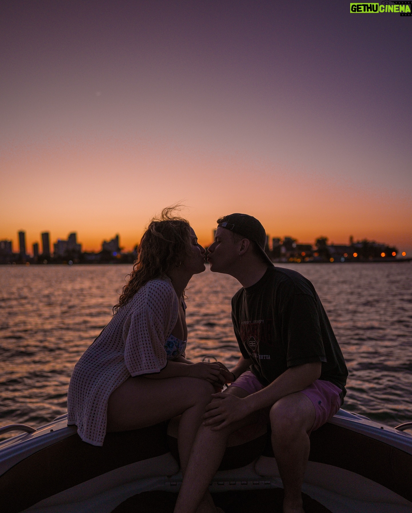 Jamie Birrell - 17.1K Likes - this chapter with you feels really really good š”āØšššøš
#Hauskauf #HausRenovierung #Couple #Beziehung #newchapter