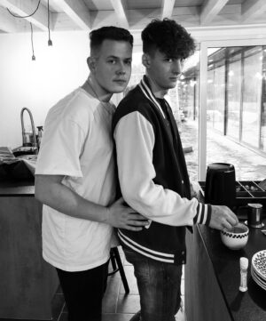 Jamie Birrell Instagram - Wenn man beim Tee Machen gestört wird...