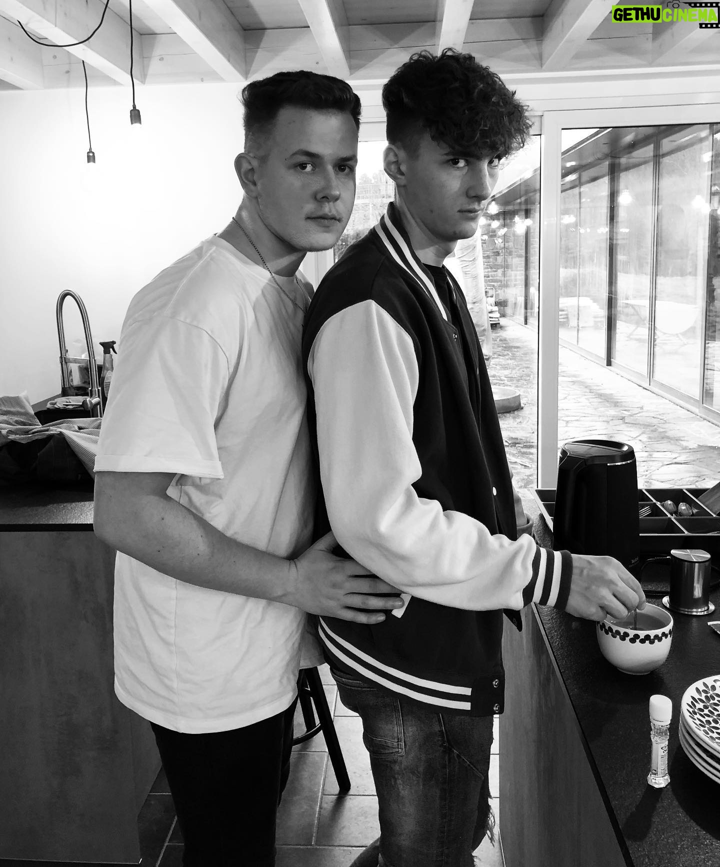 Jamie Birrell - 9.5K Likes - Wenn man beim Tee Machen gestƶrt wird...