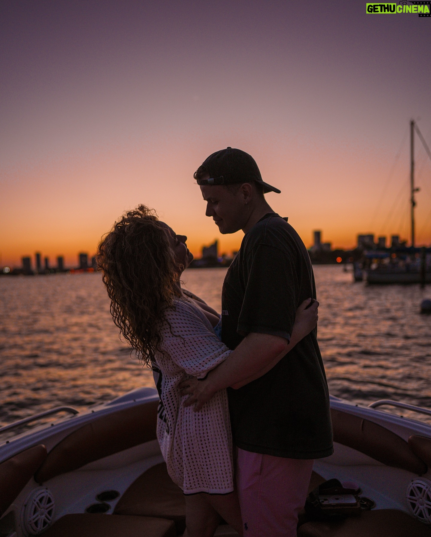 Jamie Birrell - 17.1K Likes - this chapter with you feels really really good š”āØšššøš
#Hauskauf #HausRenovierung #Couple #Beziehung #newchapter