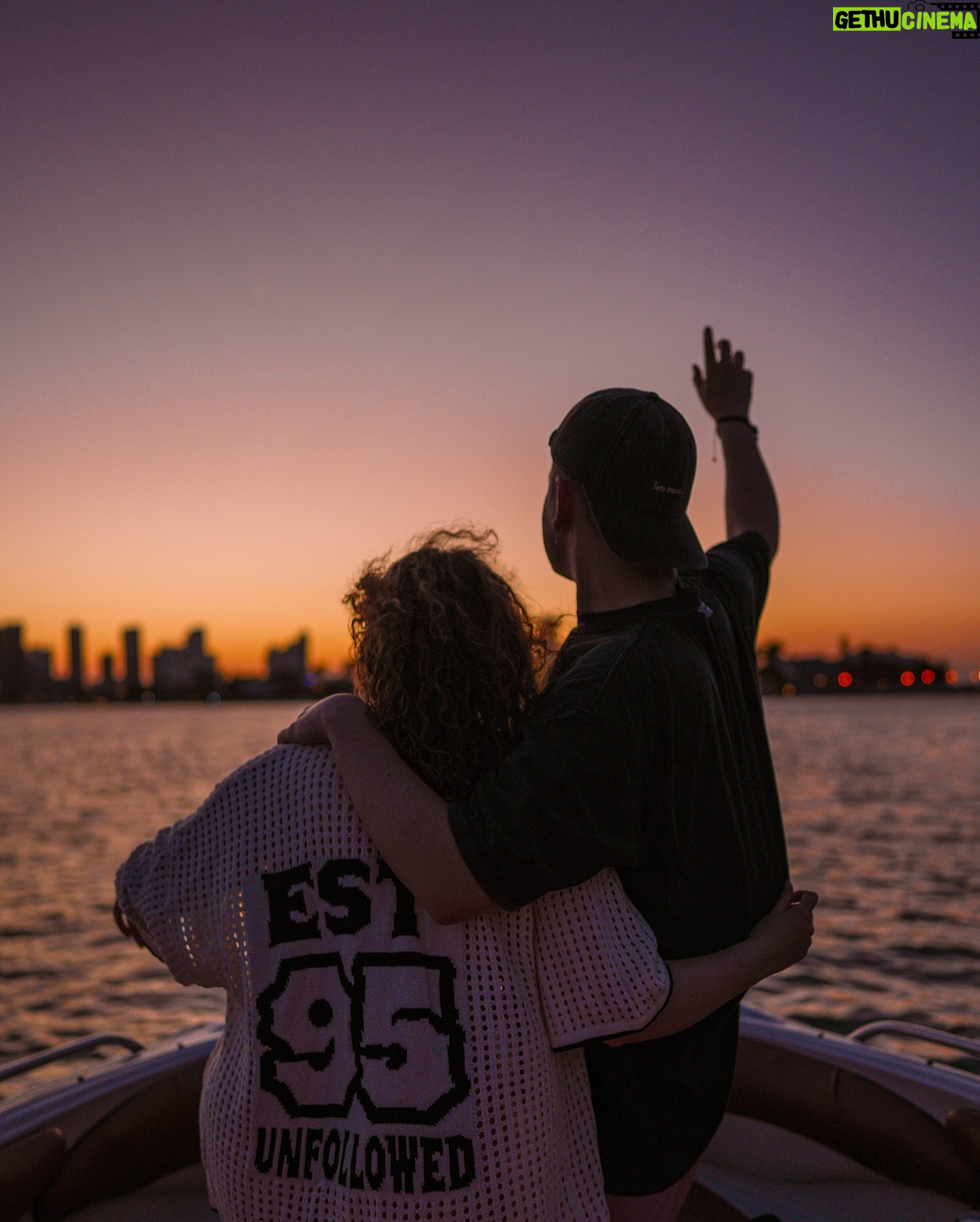 Jamie Birrell - 17.1K Likes - this chapter with you feels really really good š”āØšššøš
#Hauskauf #HausRenovierung #Couple #Beziehung #newchapter