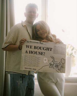 Jamie Birrell Instagram - IT’S OFFICIAL 🏡🥹🪐✨ 
Stellt hier jetzt ALLE eure Fragen dazu & wir beantworten sie in einem gemeinsamen Video! 🫶🏻

#hauskauf #newhouse #newhome #haus #nextstep