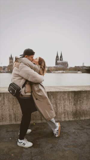 Jamie Birrell Instagram - to „fall“ in love 🪐

#reels #couple #dom #view #romantic