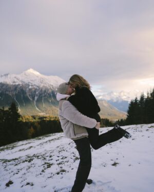 Jamie Birrell Instagram - Let’s make it a december to remember ❄️✨🤍🫶🏻

#snow #couple #snowphotoshoot #couplegoals #switzerland