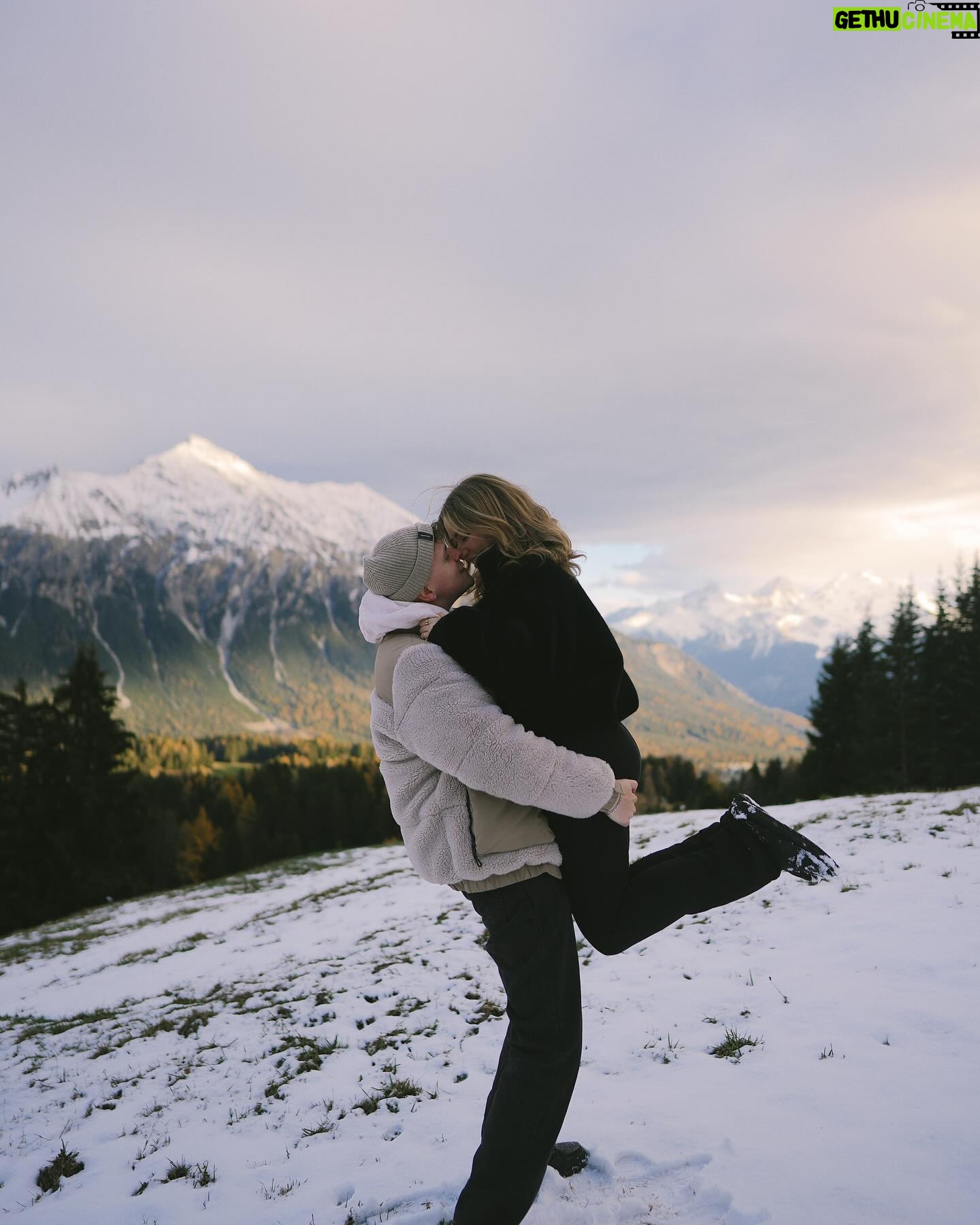 Jamie Birrell - 25.3K Likes - Letās make it a december to remember āļøāØš¤š«¶š»
#snow #couple #snowphotoshoot #couplegoals #switzerland