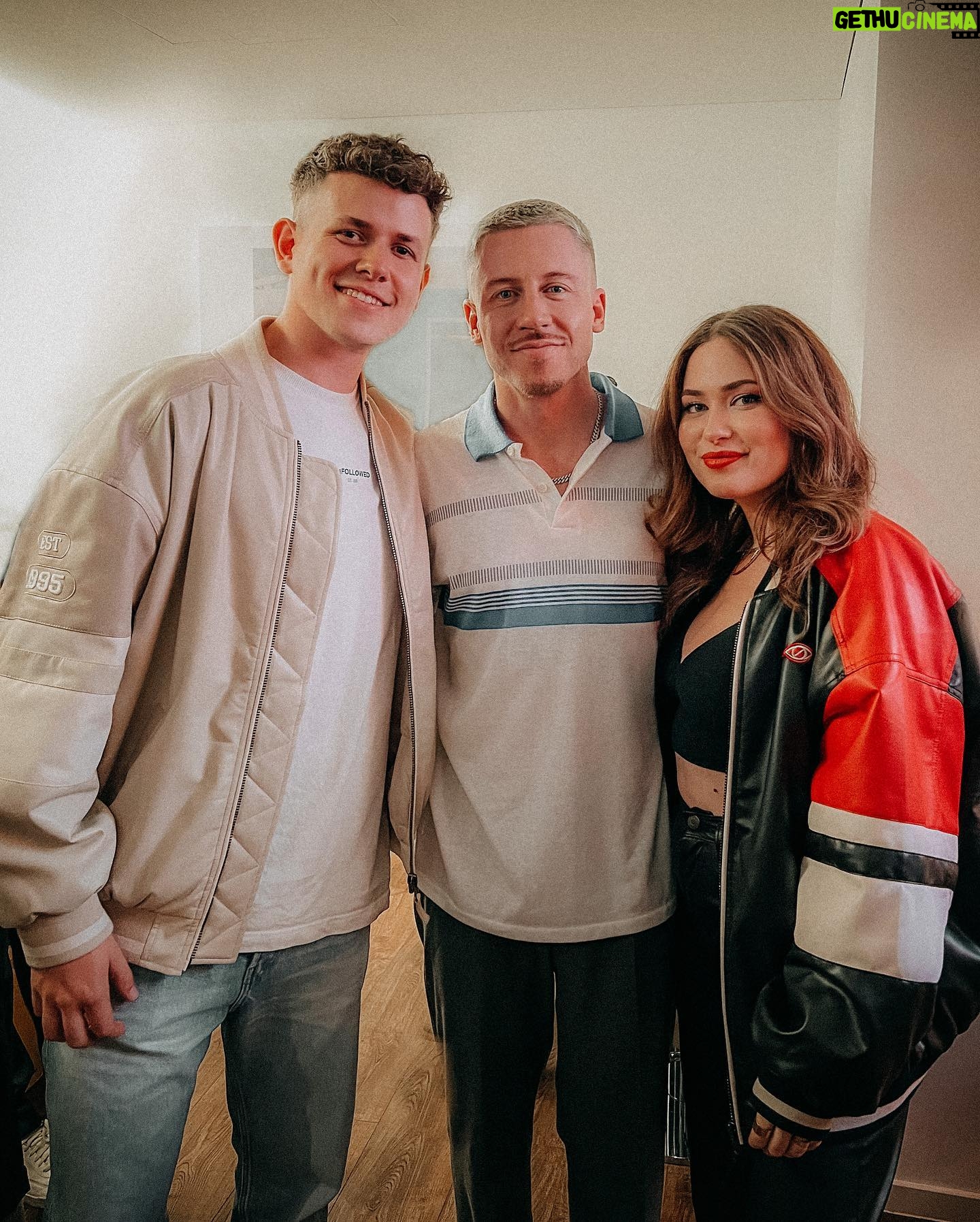 Jamie Birrell - 23.3K Likes - *anzeige ganz normaler Abend unter guten Freunden š¤š» wer macht die krassesten pre-launch Parties? @unfollowedthelabel ! š„µ einfach @macklemore zu Gast ā¤ļø