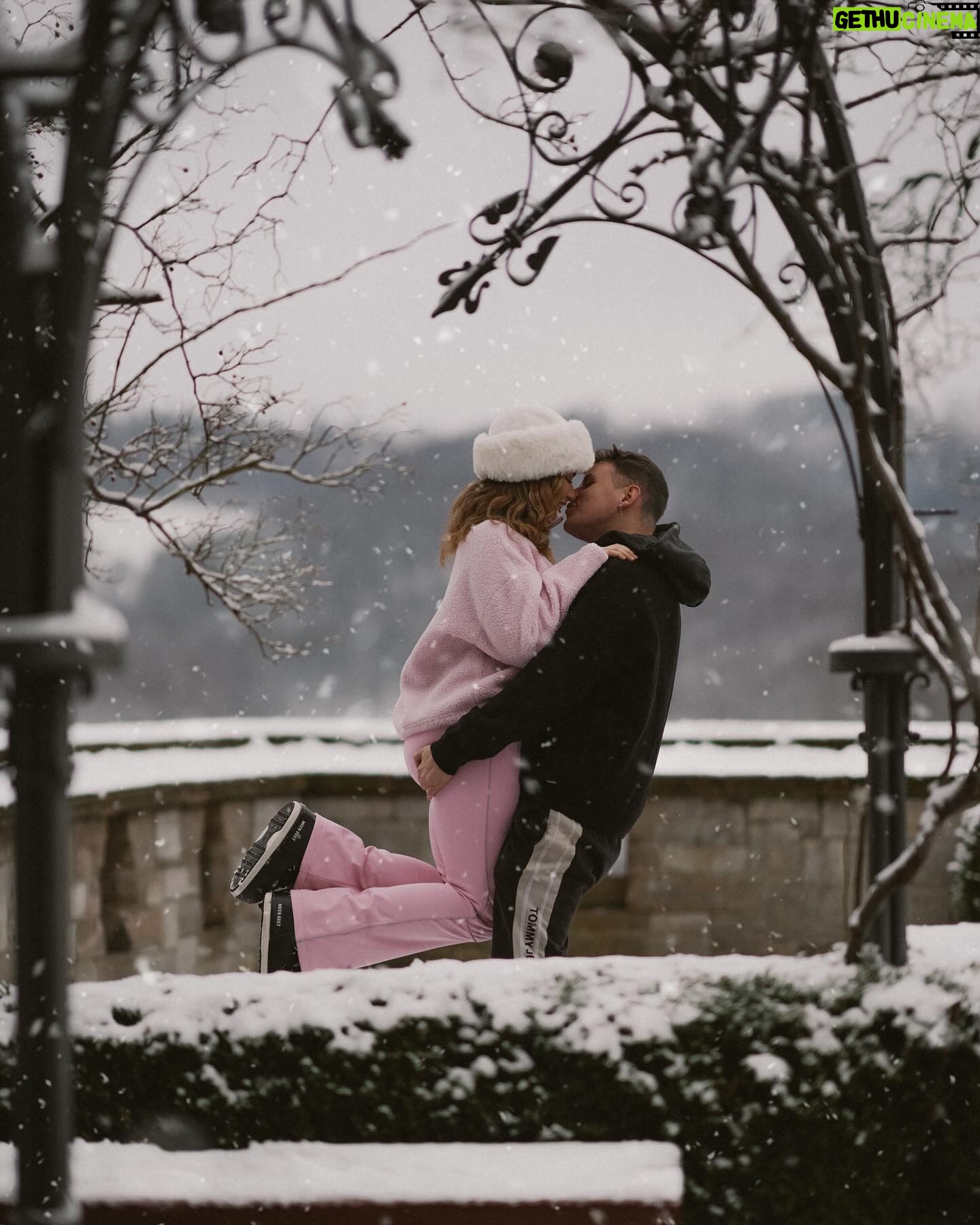 Jamie Birrell - 14K Likes - tja Netflix ihr hƤttet uns für eure XMAS Love Komƶdie buchen kƶnnen aber jetzt ist es zu spƤt š” vllt nƤchstes Jahr. LG auch an alle andere Streamingdienste
