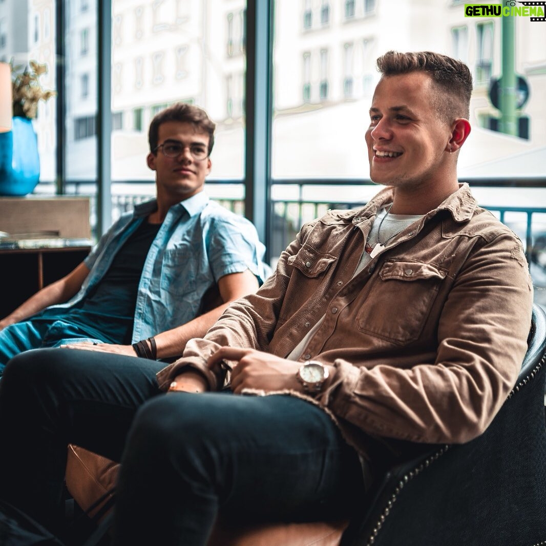 Jamie Birrell - 6.7K Likes - So sieht pure Verzweiflung aus.
_____________
Vielen Dank an @open_iso für das Bild! 😘🥰 (Das nächste Mal wenn du aber heimlich Bilder von mir machst gibts Stress)