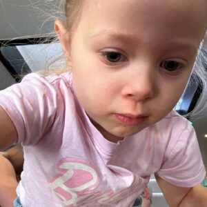 Jamie Jewitt Instagram - Family photos by Nell 💕. At the weekend, Nell kept asking to put my phone in a shoe and put the clock on the camera! Took me a little while to realise this is how we took a group photo when we had family staying recently. So I gave her my phone and here’s what she got. I absolutely love them! Between cooking and photography, she’s a woman of many talents 🥰