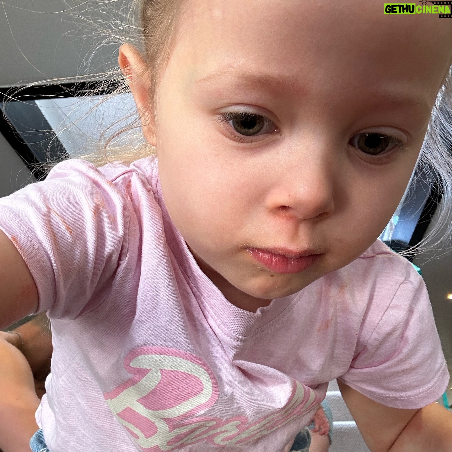 Jamie Jewitt - 82.8K Likes - Family photos by Nell 💕. At the weekend, Nell kept asking to put my phone in a shoe and put the clock on the camera! Took me a little while to realise this is how we took a group photo when we had family staying recently. So I gave her my phone and here’s what she got. I absolutely love them! Between cooking and photography, she’s a woman of many talents 🥰