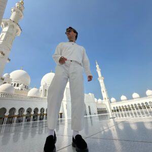 Jamie Watt Instagram - Visiting the Grand Mosque was definitely one of the most beautiful parts of the trip, you definitely have to see it with your own eyes to give it it's full justice!! 

 @szgmc_ae / @visitabudhabi 
#inabudhabi