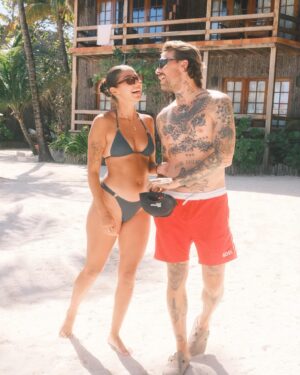 Jamie Watt Instagram - Little dump of our day at the beach 🌞