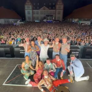 Jan Delay Instagram - türlich türlich, sicher digger 💥 rave-gewitter in salzgitter 💥 absoluter hammer, vielen dank 🔥🪩💃🏾🕺💥🎶
.
#foreverjan #bestof #album #tour #salzgitter