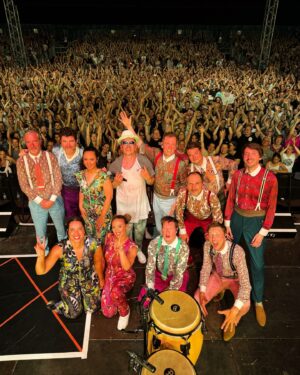 Jan Delay Instagram - freiburg!! weiss nicht ob da irgendwas im wasser ist, aber ihr wart definitiv die lautesten des sommers! bis jetzt! 🗣️🔊💥 dazu noch komplett am tanzen und raven 🥰💃🏾🕺🪩🔥 einfach eine traum-crowd 🥰🙏 @zeltmusikfestival einfach immer wieder legendär💥 unendlichsten dank!! jetzt erstmal in die eistonne 🥵 
.
#foreverjan #bestof #album #tour #freiburg 
.
📸: @stefaniehochmuth @tim_ehrenfried #huesi