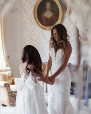 Jana Kramer Instagram - “Once upon a time it was us three…starting over all brand new, dreaming of the happy ending, I always wanted for you” 🥹♥️. 📸 @craigandevasanders