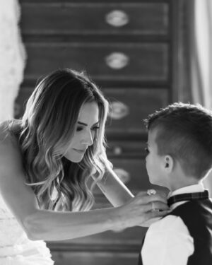 Jana Kramer Instagram - “Once upon a time it was us three…starting over all brand new, dreaming of the happy ending, I always wanted for you” 🥹♥️. 📸 @craigandevasanders