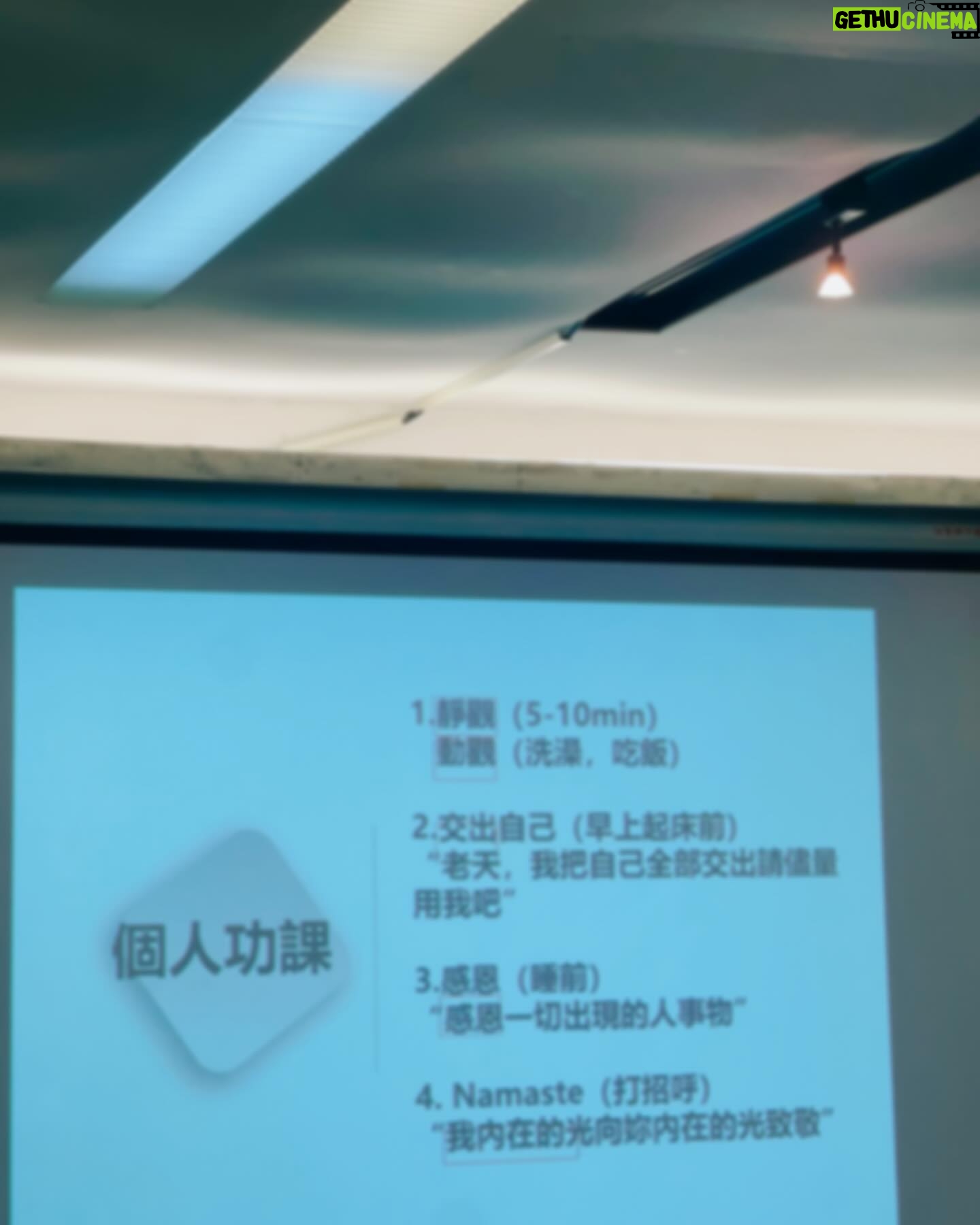 Jane Chen - 2.4K Likes - 今天做了五件事!破紀錄🥱👍🏻
想看起來瘦 衣服記得買大一號