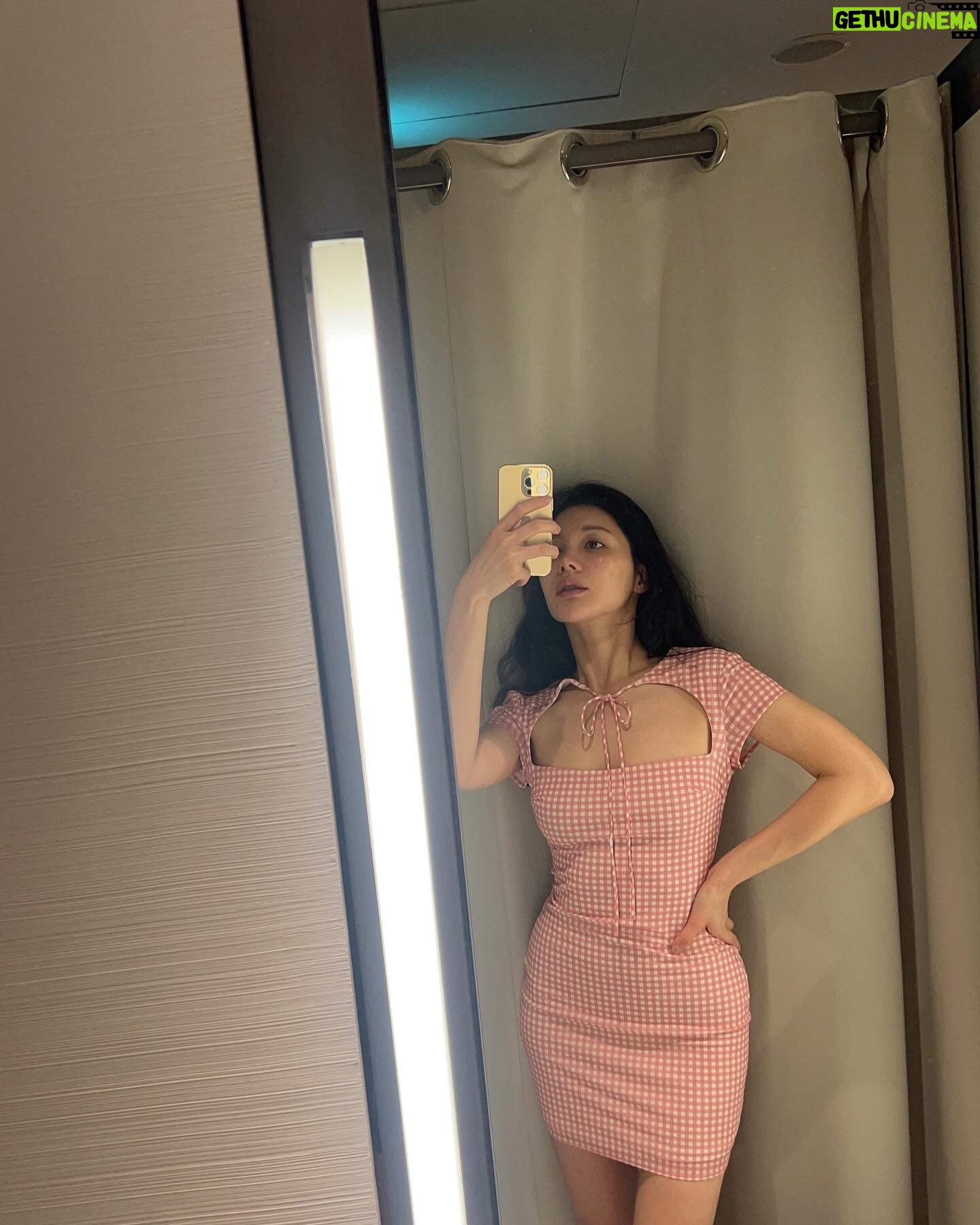 Jane Chen - 2.4K Likes - 今天做了五件事!破紀錄🥱👍🏻
想看起來瘦 衣服記得買大一號