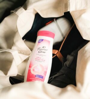 Jane De Leon Instagram - I love how @foreverglowphilippines taught me that skincare isn’t just about having that flawless skin, it’s really about loving yourself. Kaya dapat walang harshness! Be kind to yourself. Para you can bring out the naturally beautiful you!

Forever Glow is more than a motivation, it’s a ✨glowtivation✨ that brings out the best version of myself! #GlowLangNangGlowNaturally #ForeverGlow