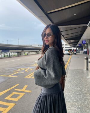 Jane De Leon Instagram - Traveling and working continuously was my jam these days and I’ve been thankful to @jhen_hairextensions for keeping my hair always “picture ready”.✨