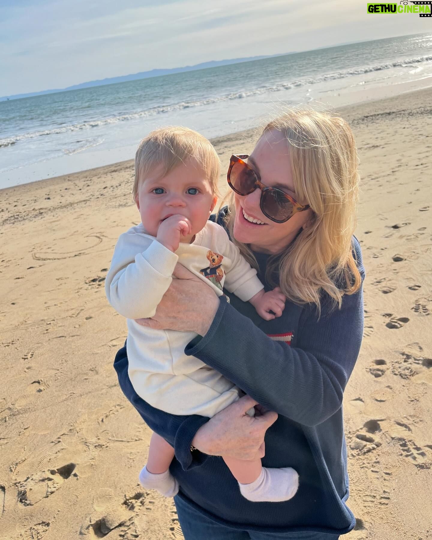 Jane Lynch - 3.4K Likes - Say Happy Birthday to my beautiful sister! @julie_lynch_doyle