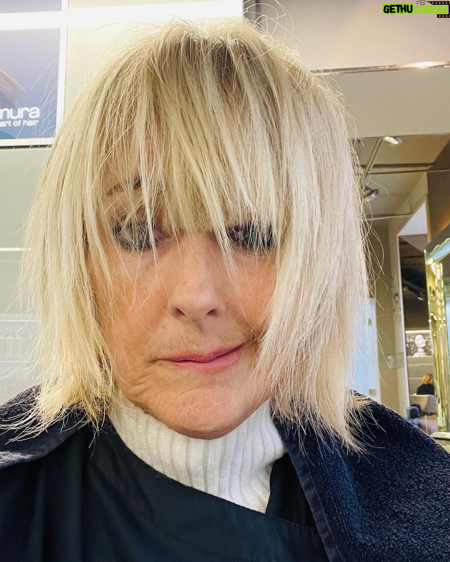 Jane Moore - 4.4K Likes - When my hair starts to look like spaniel’s ears I know it’s time for a trim. My hair is fine but there’s loads of it so poor old @nando.magusimoes was scissoring away for ages to get it back in to shape. But voila (swipe) I’m short and sharp again and best of all I don’t have to brush it. I just ruffle it up with my fingers and it falls in to place. Today’s @loosewomen outfit is trousers from @me_andem and fine knit jumper by @massimodutti @daisylawstyle @mothershoppers @richardwardhair
