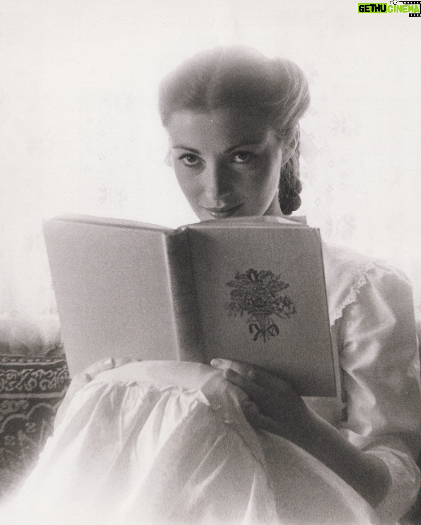 Jane Seymour - 5.3K Likes - I’m absolutely delighted to share that my niece Georgina’s wonderful husband Henry has just launched an online publication called Read the Classics on Substack.📚 For those who enjoy classic literature as much as I do, this is truly something special that you simply can’t miss! 😊
By subscribing (it’s completely free & easy), you’ll receive weekly book recommendations straight to your inbox, along with the opportunity to join in on engaging monthly read-alongs. 🗣️
He’s beginning with a very special 250th anniversary reading of Goethe’s The Sorrows of Young Werther. And that’s just the start! You can also look forward to exploring The Haunting of Hill House, Anna Karenina, and even a charming drink-along edition of Under the Volcano.
Henry will also be sharing regular updates on newly published classics and other literary treasures. If this sounds like your cup of tea, I encourage you to check my bio or IG Stories to subscribe. ✅
It’s a literary journey you won’t want to miss! And of course, you can unsubscribe anytime, but I’m sure you’ll be captivated. 😉