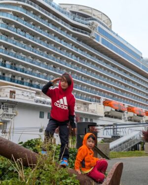 Janet Hsieh Instagram - Kids are just as excited for school as they were for our Alaskan cruise with @princesscruisestw 孩子們對上學和對我們去阿拉斯加跟 #公主遊輪台灣  一樣興奮。