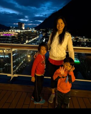 Janet Hsieh Instagram - Kids are just as excited for school as they were for our Alaskan cruise with @princesscruisestw 孩子們對上學和對我們去阿拉斯加跟 #公主遊輪台灣  一樣興奮。